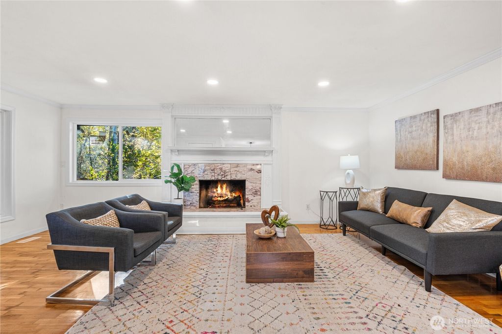 Photo of 959 Hoquiam Avenue NE, Renton, WA 98059 (MLS # 2465018)