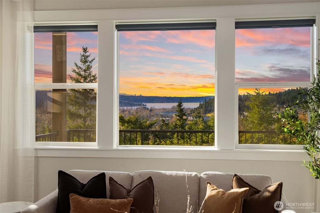 Photo of 1335 Westridge Way NE, Issaquah, WA 98029 (MLS # 2501203)