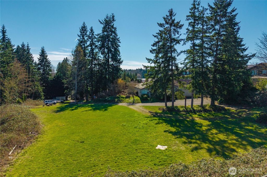 Photo of 13658 NE 126th Place, Kirkland, WA 98034 (MLS # 2499131)