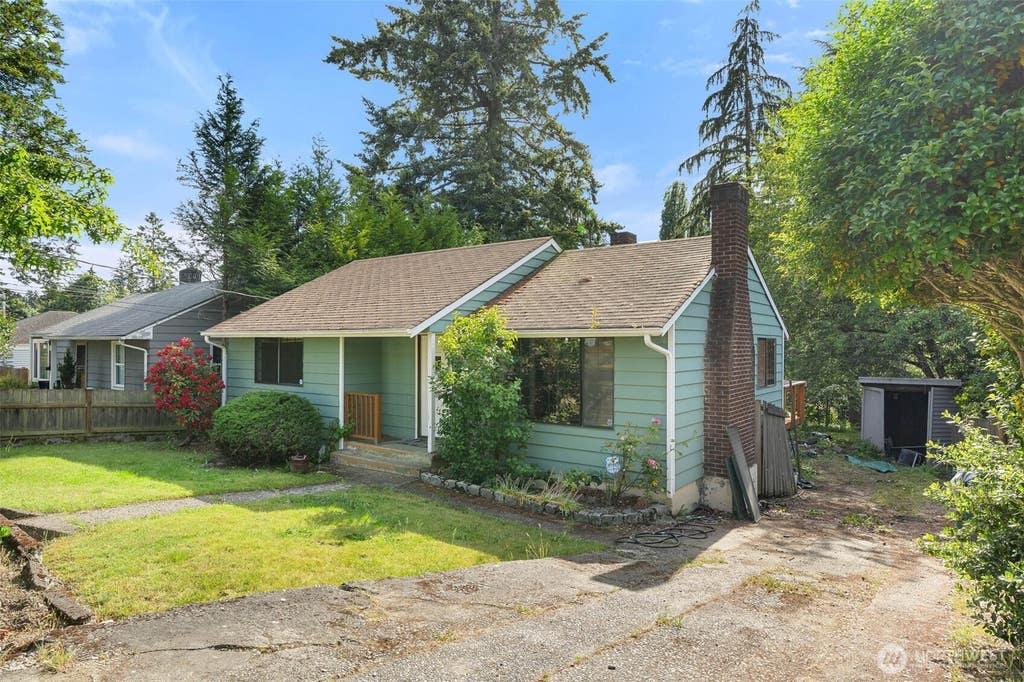 Photo of 11419 Crestwood Drive S, Seattle, WA 98178 (MLS # 2533007)
