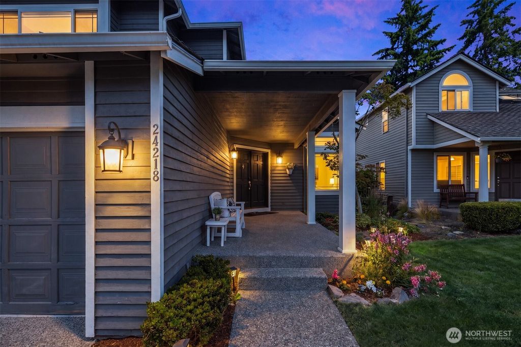 Photo of 24218 SE 40th Street, Sammamish, WA 98029 (MLS # 2555284)