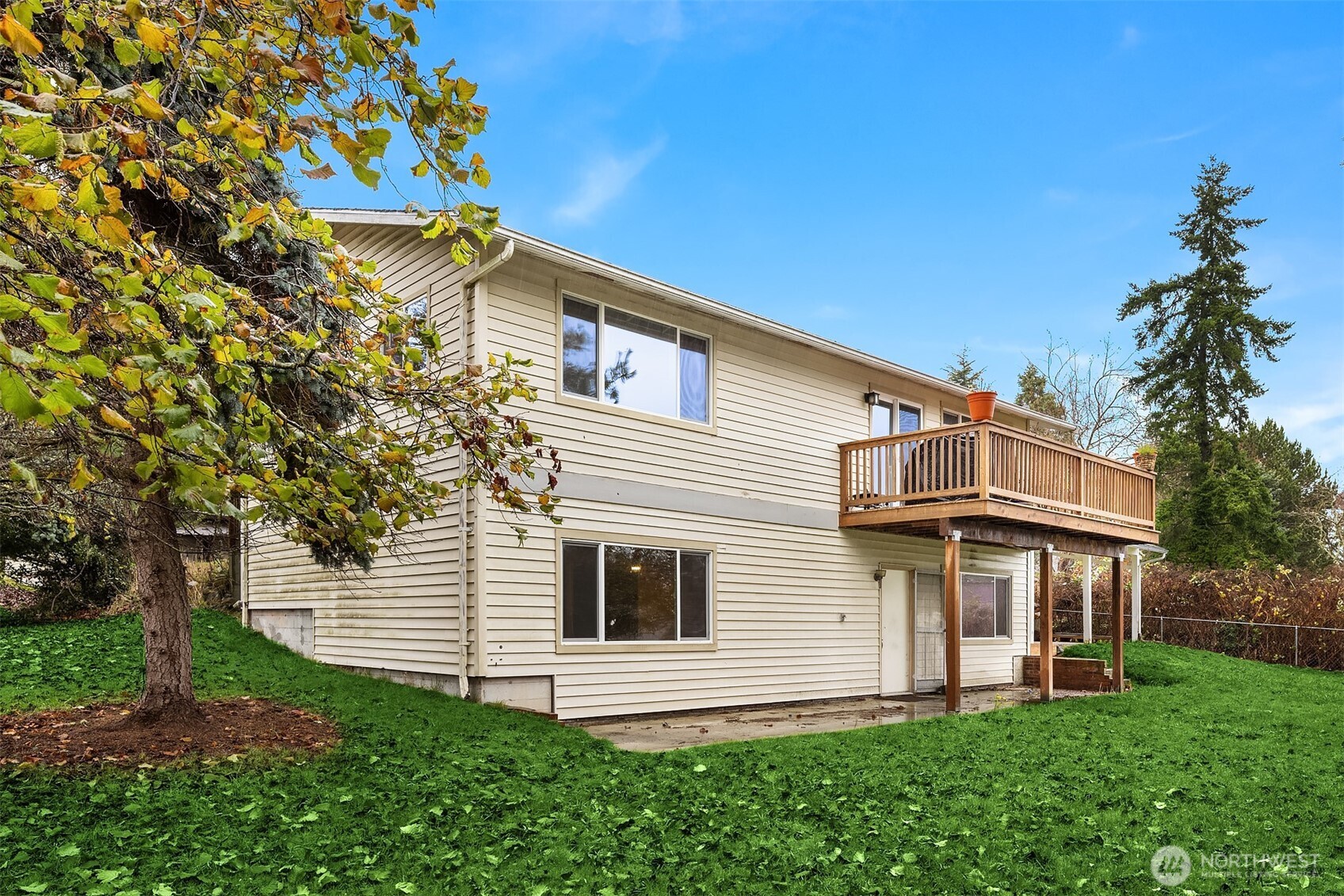 609 NW Broadway Street