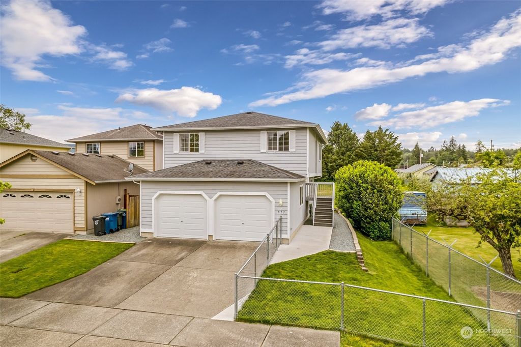 Photo of 513 7th Street, Sultan, WA 98294 (MLS # 2247019)