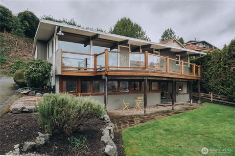 Photo of 11323 Durland Place NE, Seattle, WA 98125 (MLS # 2489799)