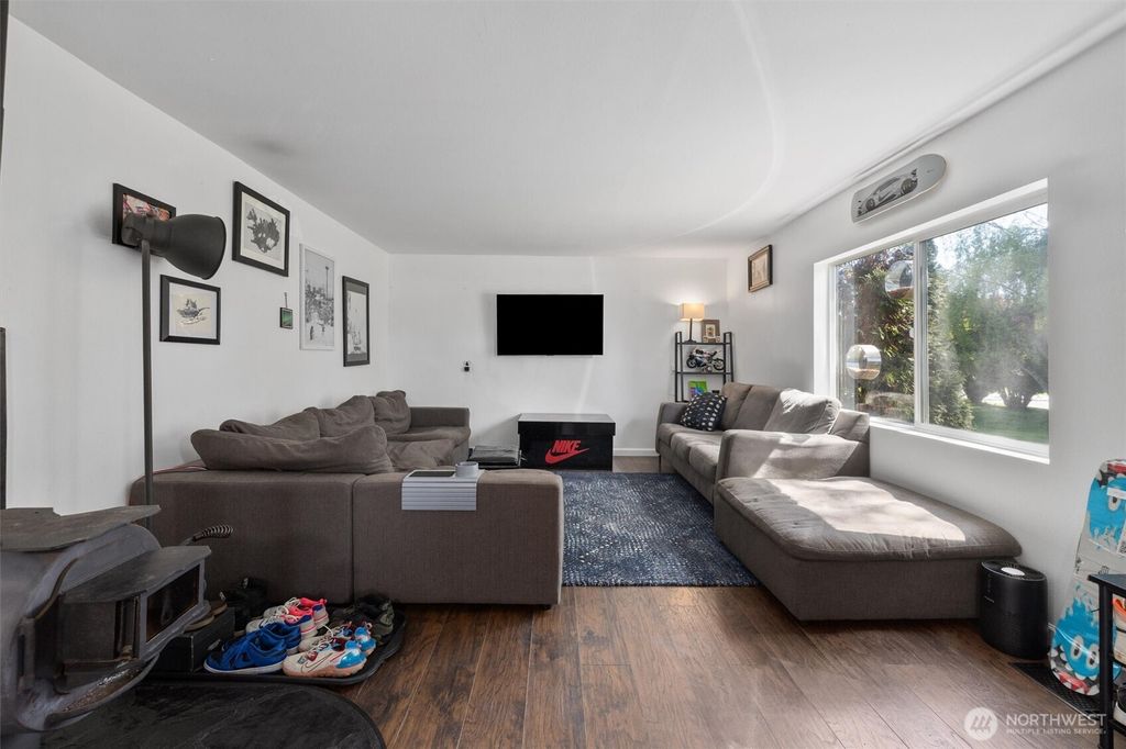 Photo of 2109 124th Street SE, Everett, WA 98208 (MLS # 2362196)