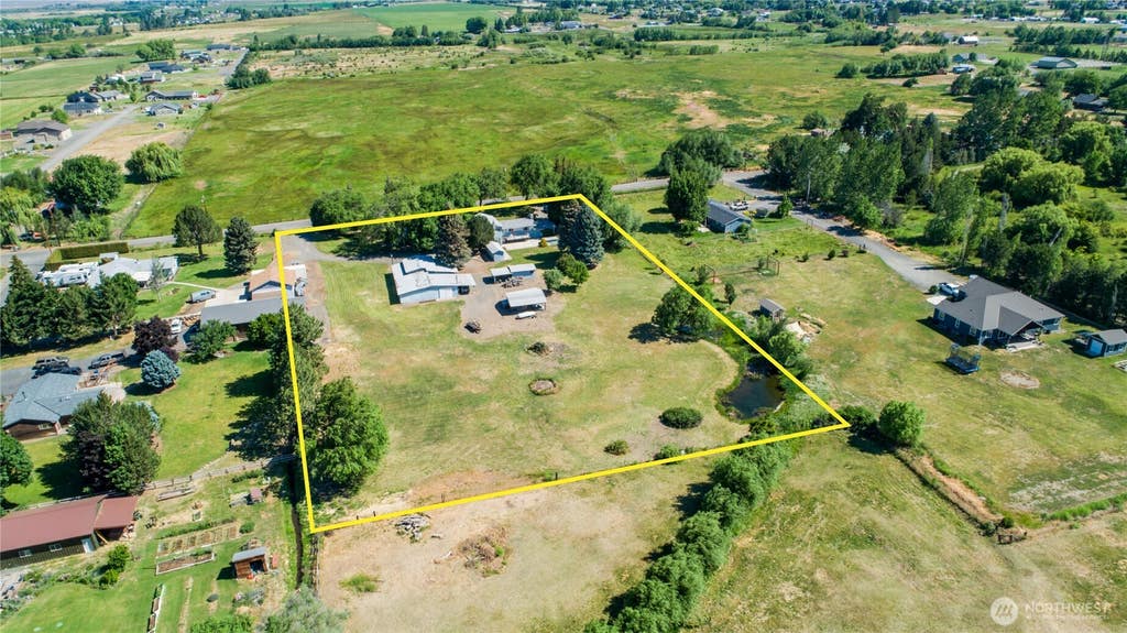 Photo of 2208 Judge Ronald Road, Ellensburg, WA 98290 (MLS # 2543660)