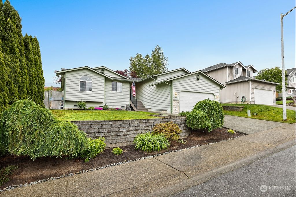 Photo of 201 Tompkins Place, Granite Falls, WA 98252 (MLS # 2238898)