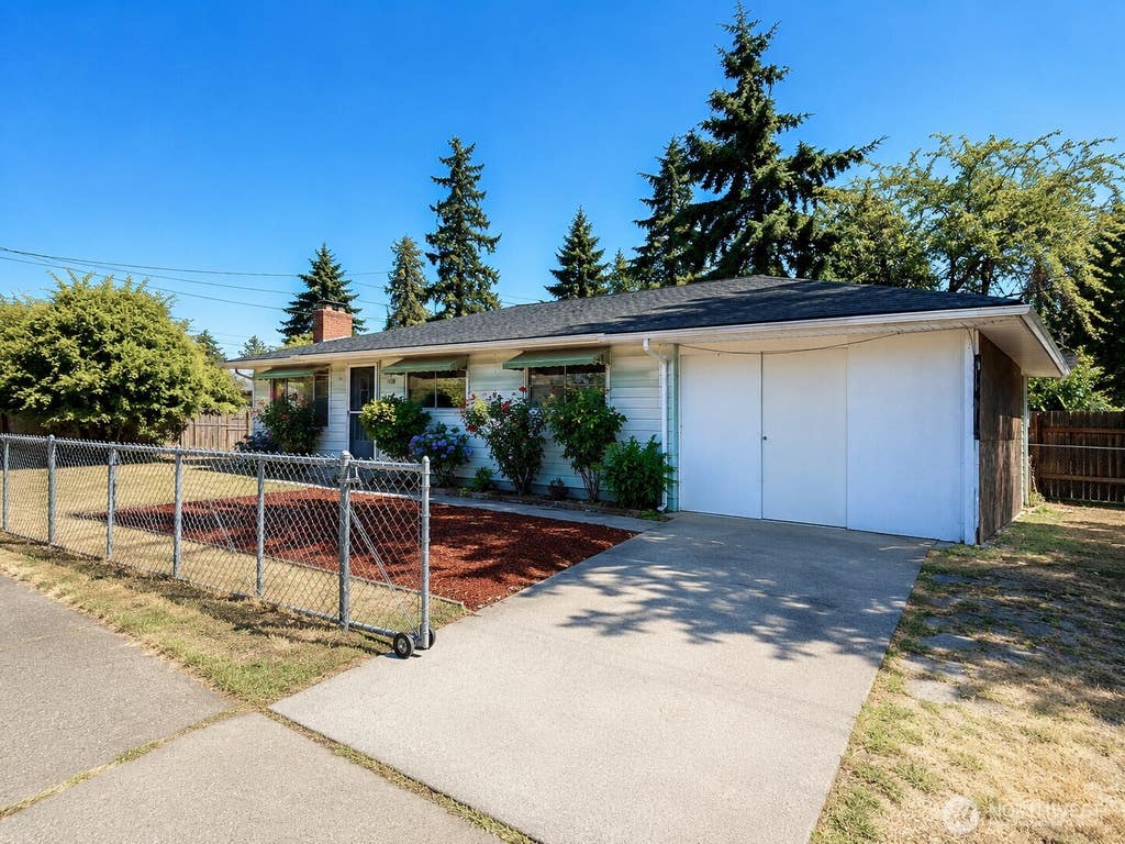 Photo of 10246 RENTON AVE S AVE, Seattle, WA 98178 (MLS # 2563036)