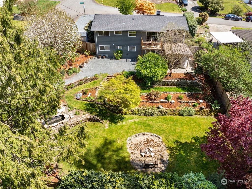 Photo of 11253 145th Avenue SE, Renton, WA 98059 (MLS # 2220301)