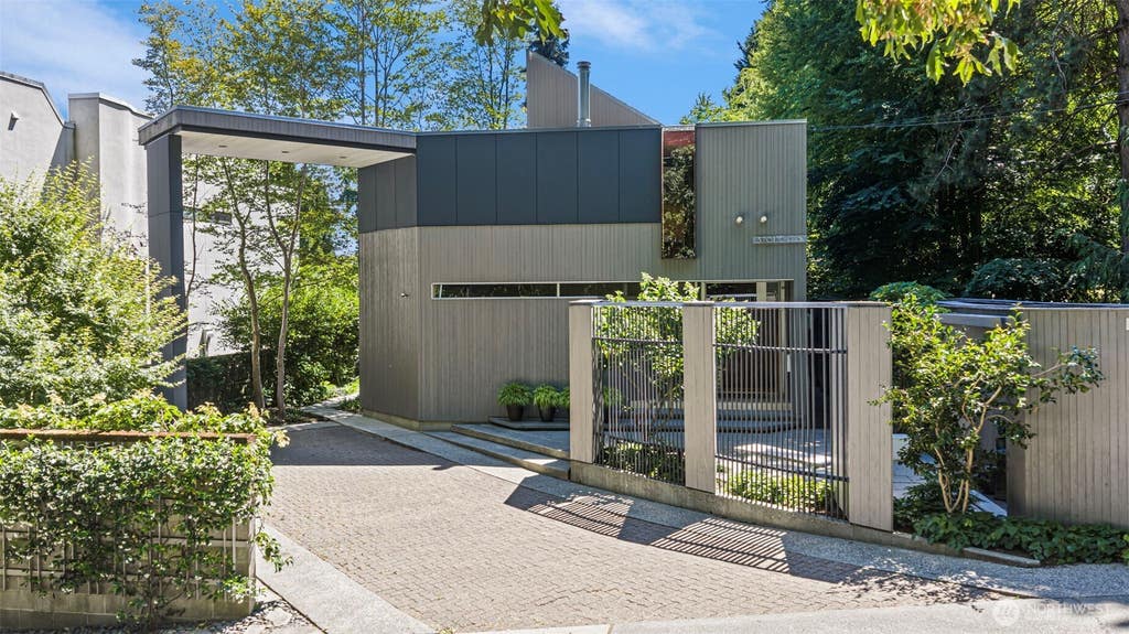 Photo of 3701 E Alder Street, Seattle, WA 98122 (MLS # 2550557)