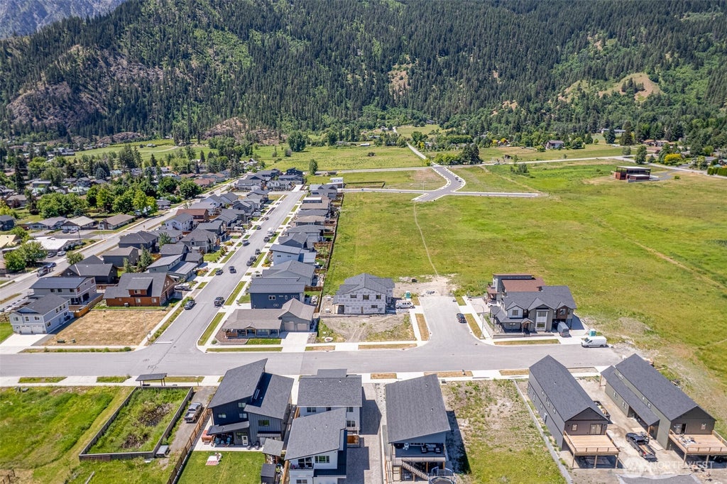 Photo of 337 Alpenglow DR, Leavenworth, WA 98826 (MLS # 2538521)
