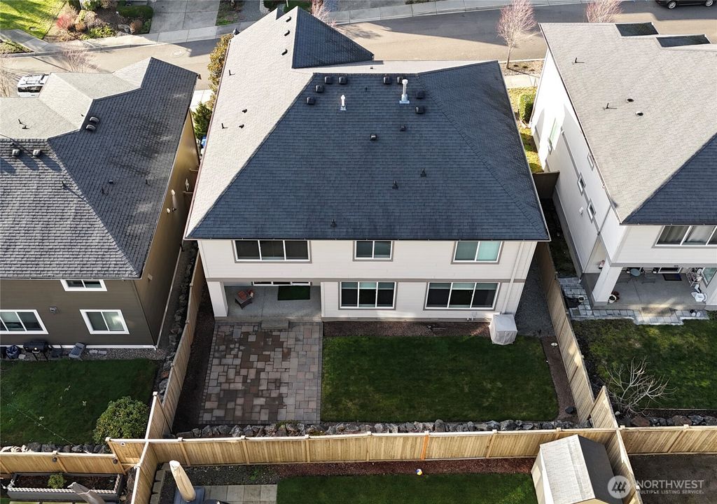 Photo of 610 Field Place NE, Renton, WA 98059 (MLS # 2470916)