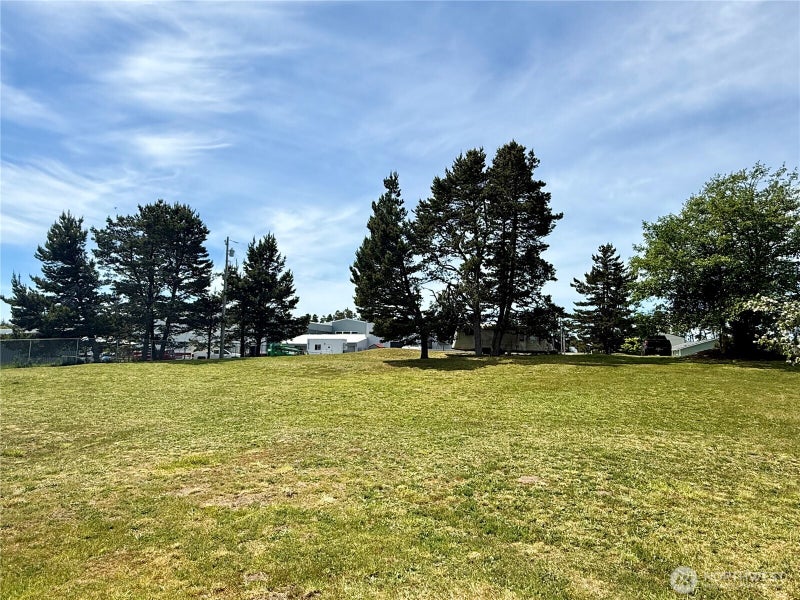 114 E Bayview Lane