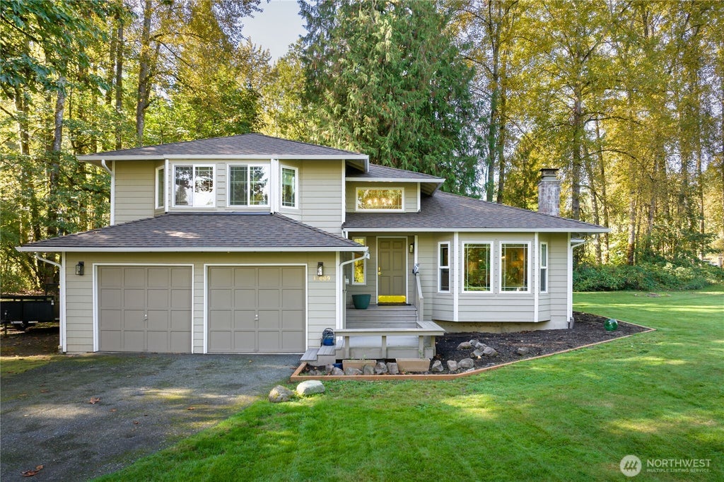 Photo of 17009 Mount Forest Boulevard, Monroe, WA 98272 (MLS # 2580736)
