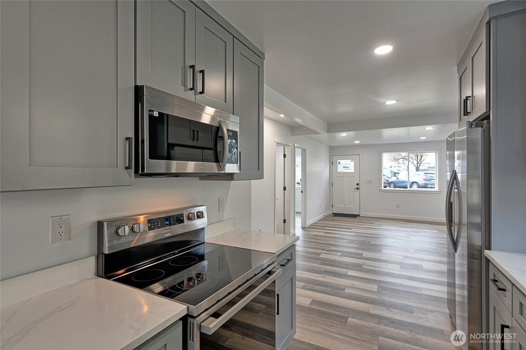 Photo of 2405 Rockefeller Ave Ave, Everett, WA 98201 (MLS # 2472493)