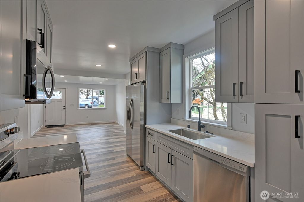 Photo of 2405 Rockefeller Ave Ave, Everett, WA 98201 (MLS # 2472493)