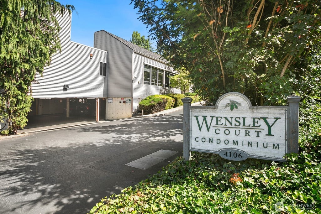 Photo of 4106 factoria Boulevard SE #213, Bellevue, WA 98006 (MLS # 2571151)