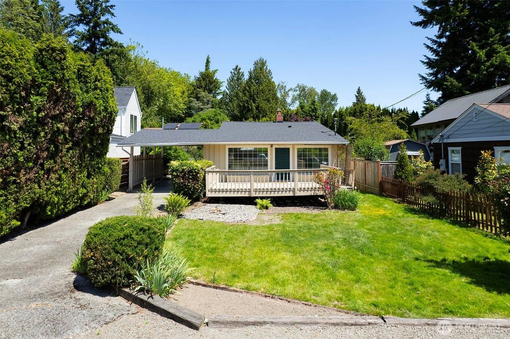 Photo of 17108 47th Avenue NE, Lake Forest Park, WA 98155 (MLS # 2388901)