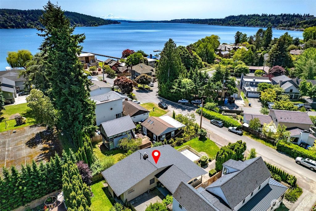Photo of 17108 47th Avenue NE, Lake Forest Park, WA 98155 (MLS # 2388901)