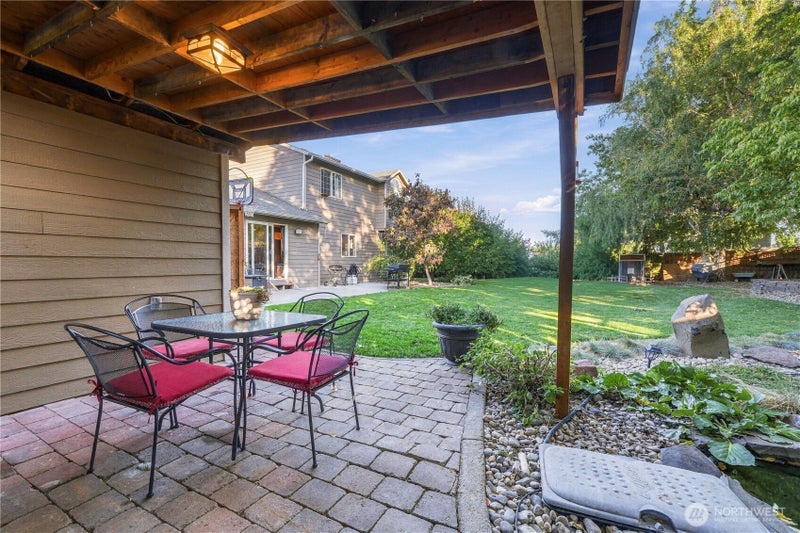2434 Highland View Drive