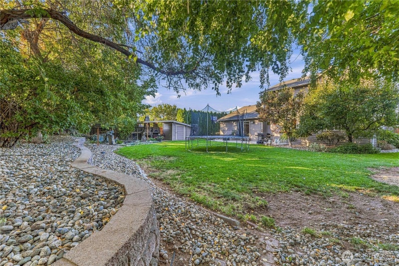 2434 Highland View Drive