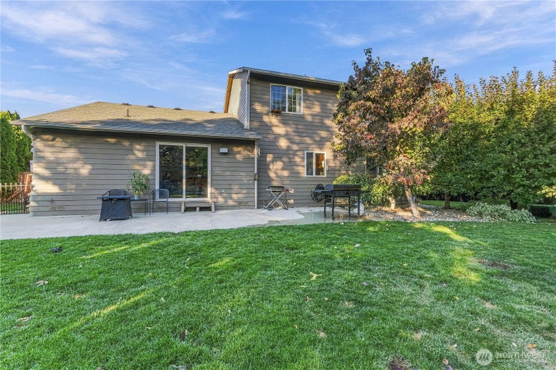 2434 Highland View Drive