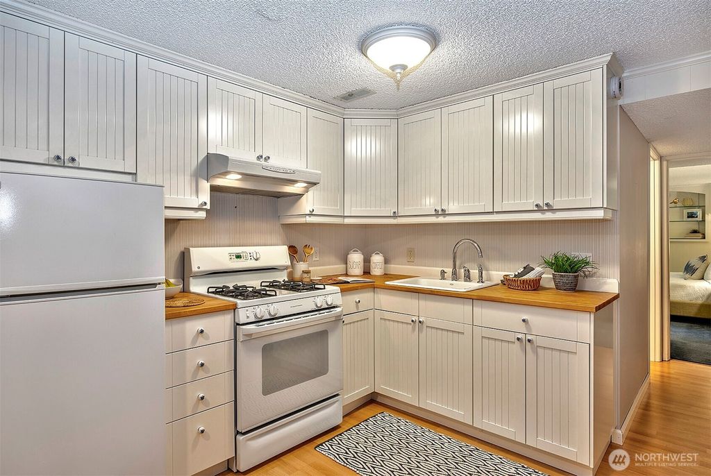listing image 9363521733570772251