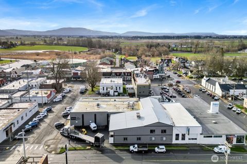 Photo of 113 6th Street, Lynden, WA 98264 (MLS # 2425757)