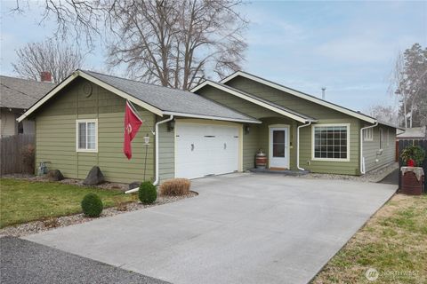 Photo of 1608 Edmond Street, Walla Walla, WA 99362 (MLS # 2471339)