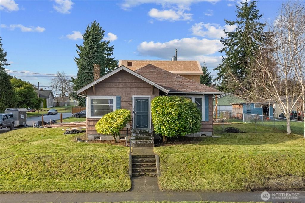 Photo of 2432 Pine Street #A, Everett, WA 98201 (MLS # 2475613)