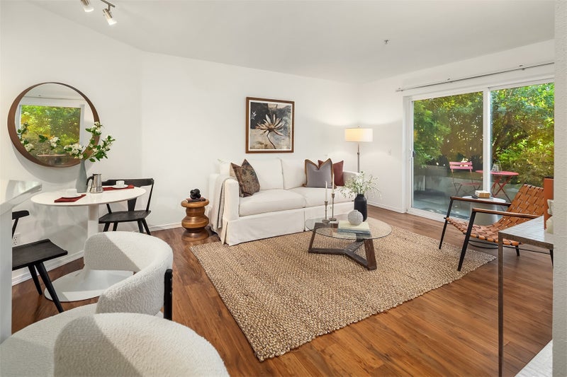 323 Queen Anne Avenue N 217