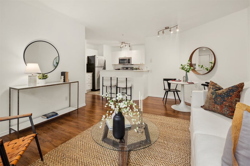 323 Queen Anne Avenue N 217