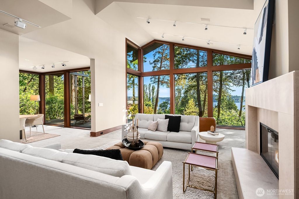 Photo of 4170 Boulevard Place, Mercer Island, WA 98040 (MLS # 2382390)