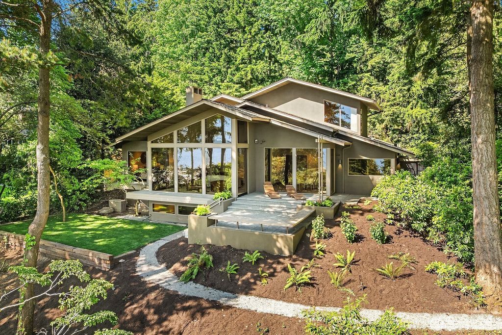 Photo of 4170 Boulevard Place, Mercer Island, WA 98040 (MLS # 2382390)