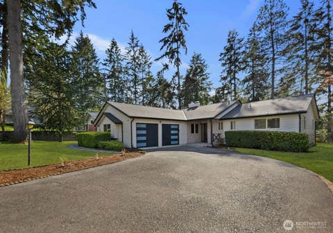Photo of 8110 68th Avenue SW, Lakewood, WA 98499 (MLS # 2512408)
