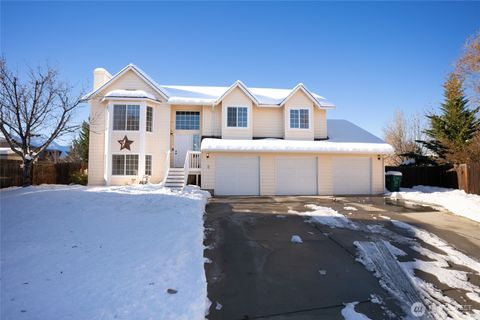 Photo of 2371 Veedol Drive E, East Wenatchee, WA 98802 (MLS # 2501115)