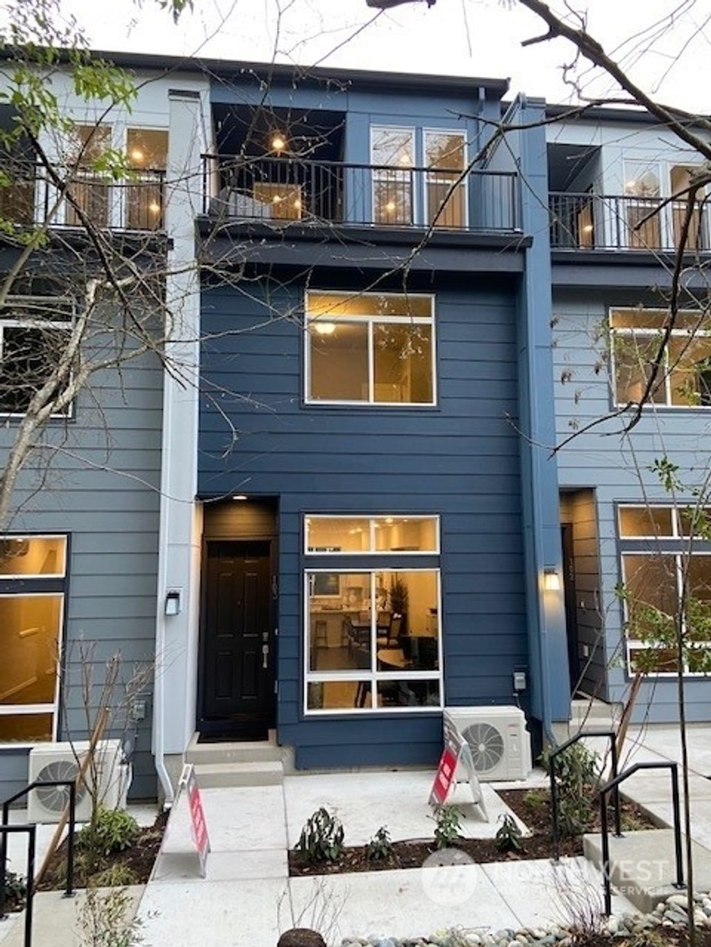 listing image 93660538105