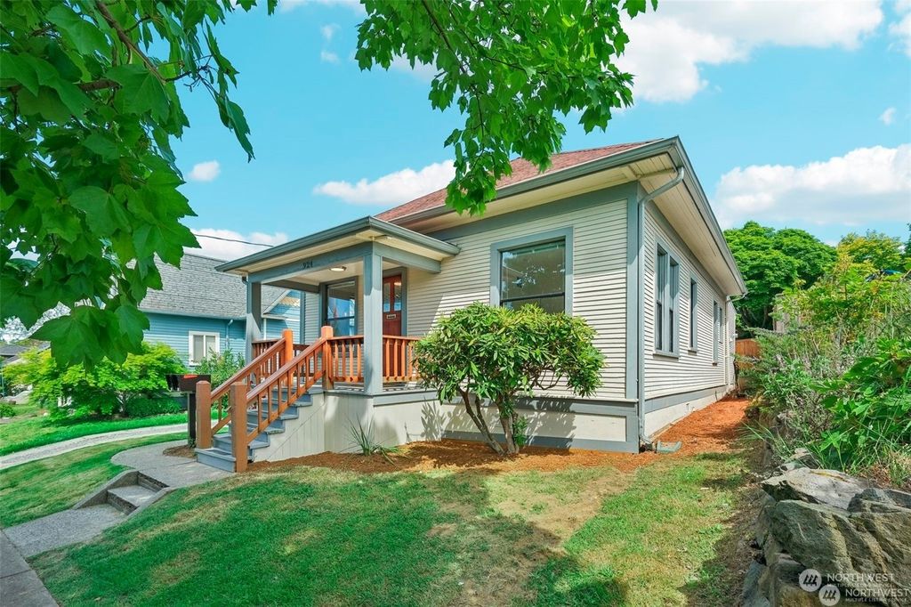 Photo of 924 NW 62nd Street, Seattle, WA 98107 (MLS # 2264359)