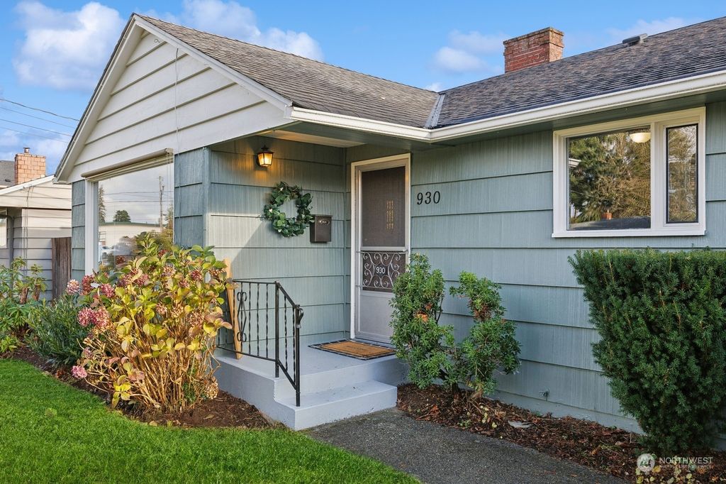 Photo of 930 Union Avenue, Marysville, WA 98270 (MLS # 2313200)
