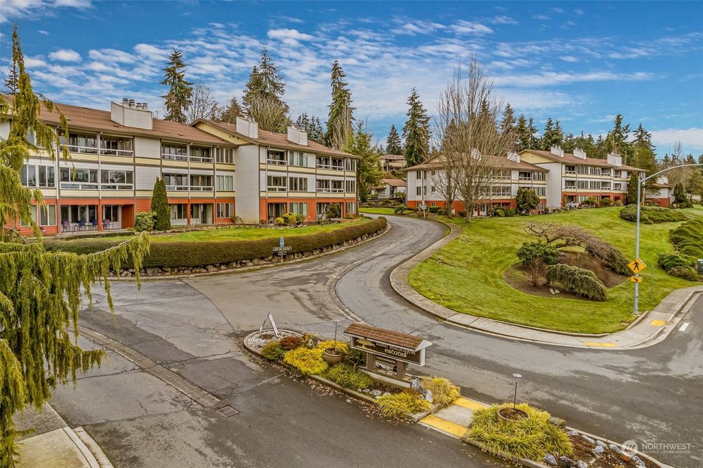 Photo of 23507 Lakeview Drive #B303, Mountlake Terrace, WA 98043 (MLS # 2031809)