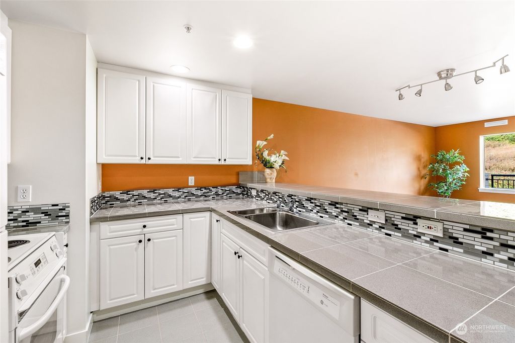 Photo of 321 10th Avenue S #614, Seattle, WA 98104 (MLS # 2006507)