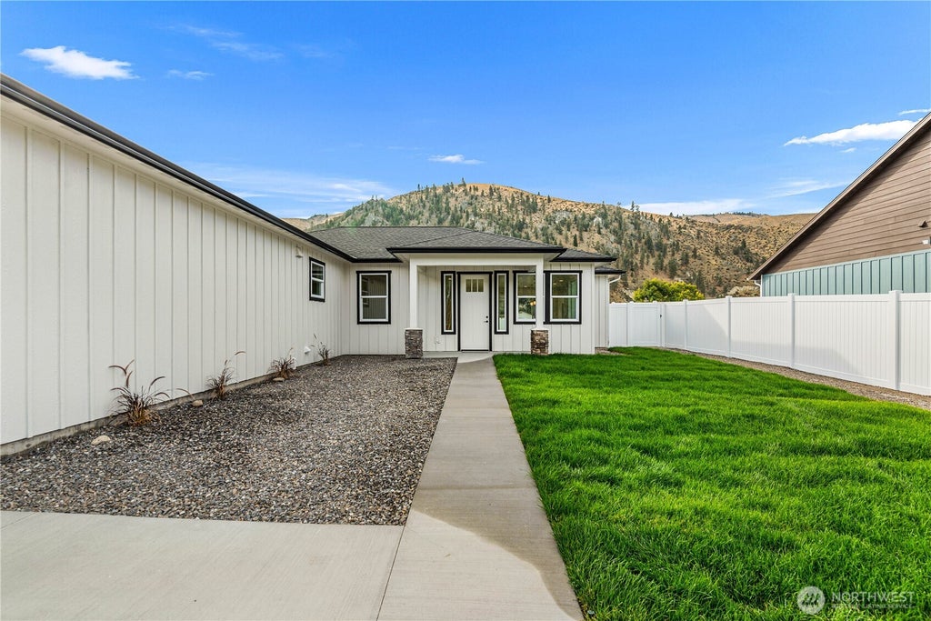 Photo of 3890 Stayman Flats Road, Chelan, WA 98816 (MLS # 2591446)