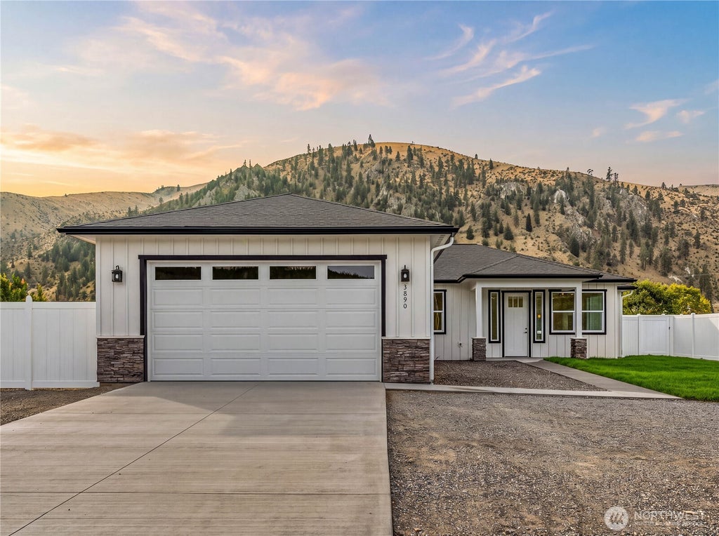 Photo of 3890 Stayman Flats Road, Chelan, WA 98816 (MLS # 2591446)