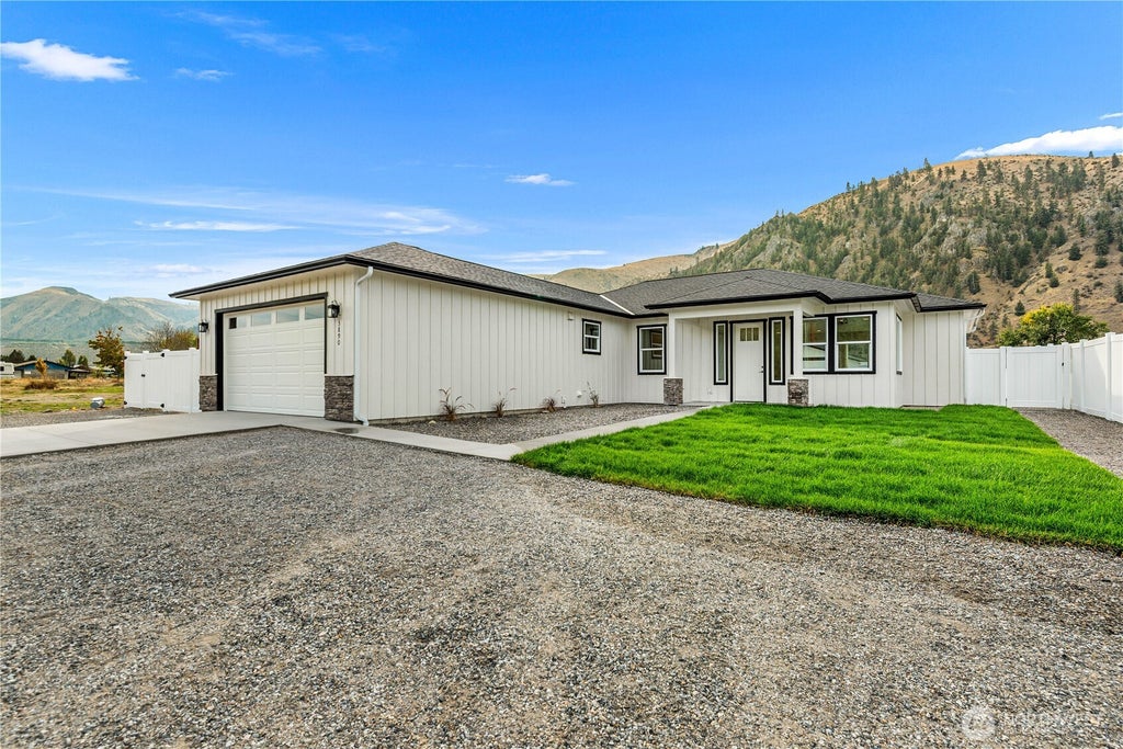 Photo of 3890 Stayman Flats Road, Chelan, WA 98816 (MLS # 2591446)