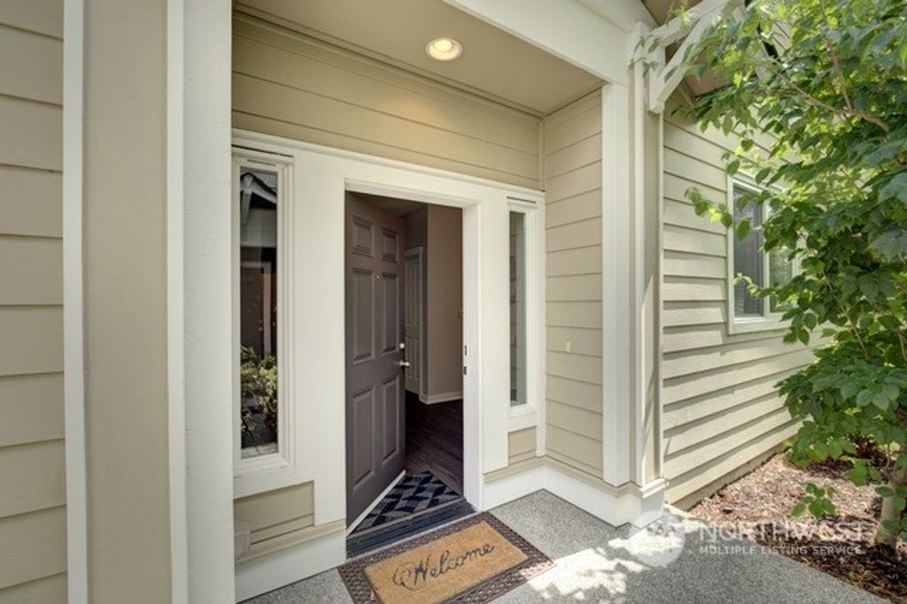 Photo of 4118 148th Street SW #E2, Lynnwood, WA 98087 (MLS # 2262539)