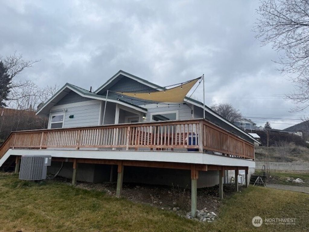 Photo of 1822 Juniper St, Oroville, WA 98844 (MLS # 2480588)