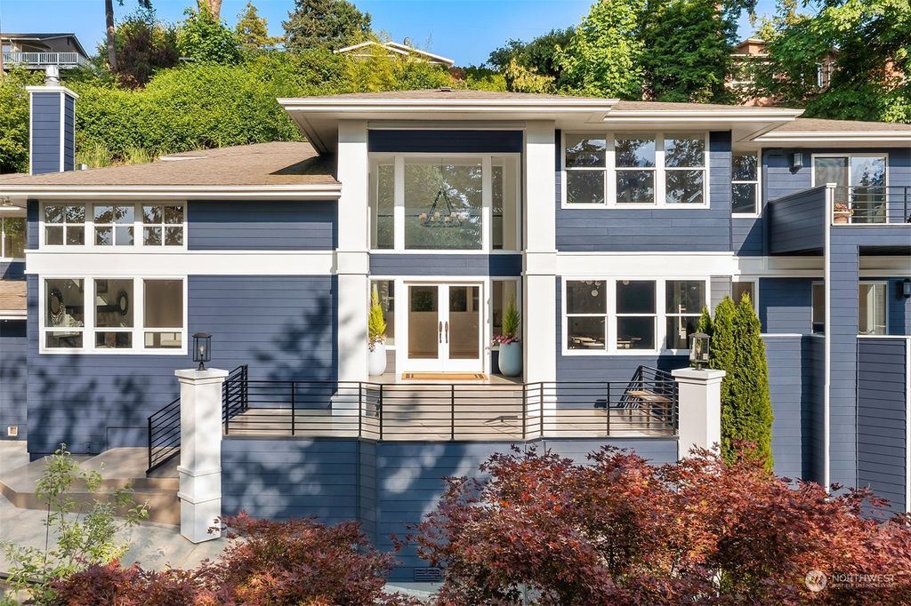 Photo of 2708 65th Place SE, Mercer Island, WA 98040 (MLS # 2216440)