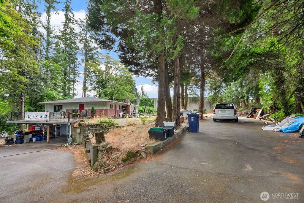 Photo of 18929 Highway 99, Lynnwood, WA 98036 (MLS # 2585978)