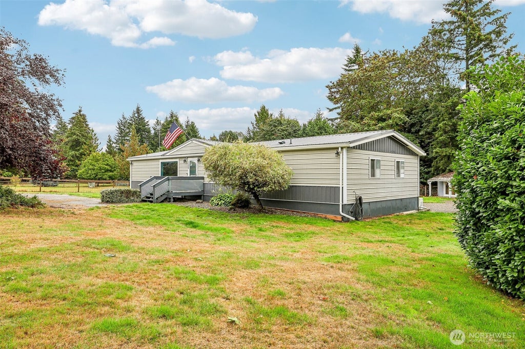 Photo of 17229 SE Lake Moneysmith Road, Auburn, WA 98092 (MLS # 2588731)