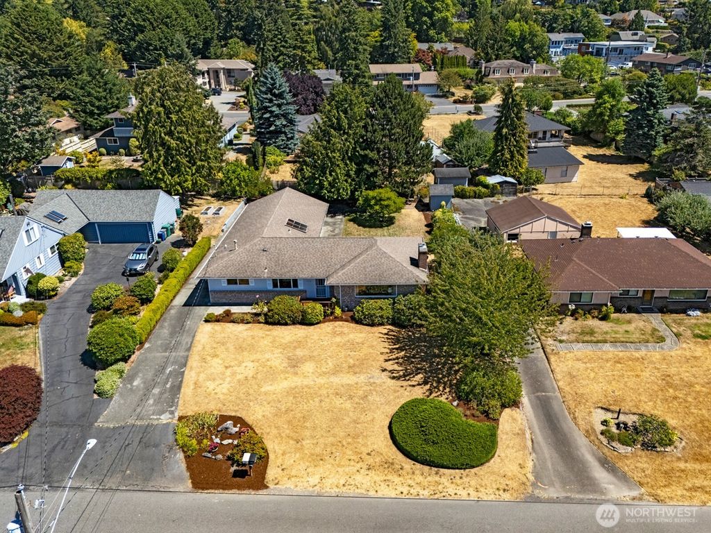 Photo of 17958 Brittany Drive SW, Normandy Park, WA 98166 (MLS # 2408858)